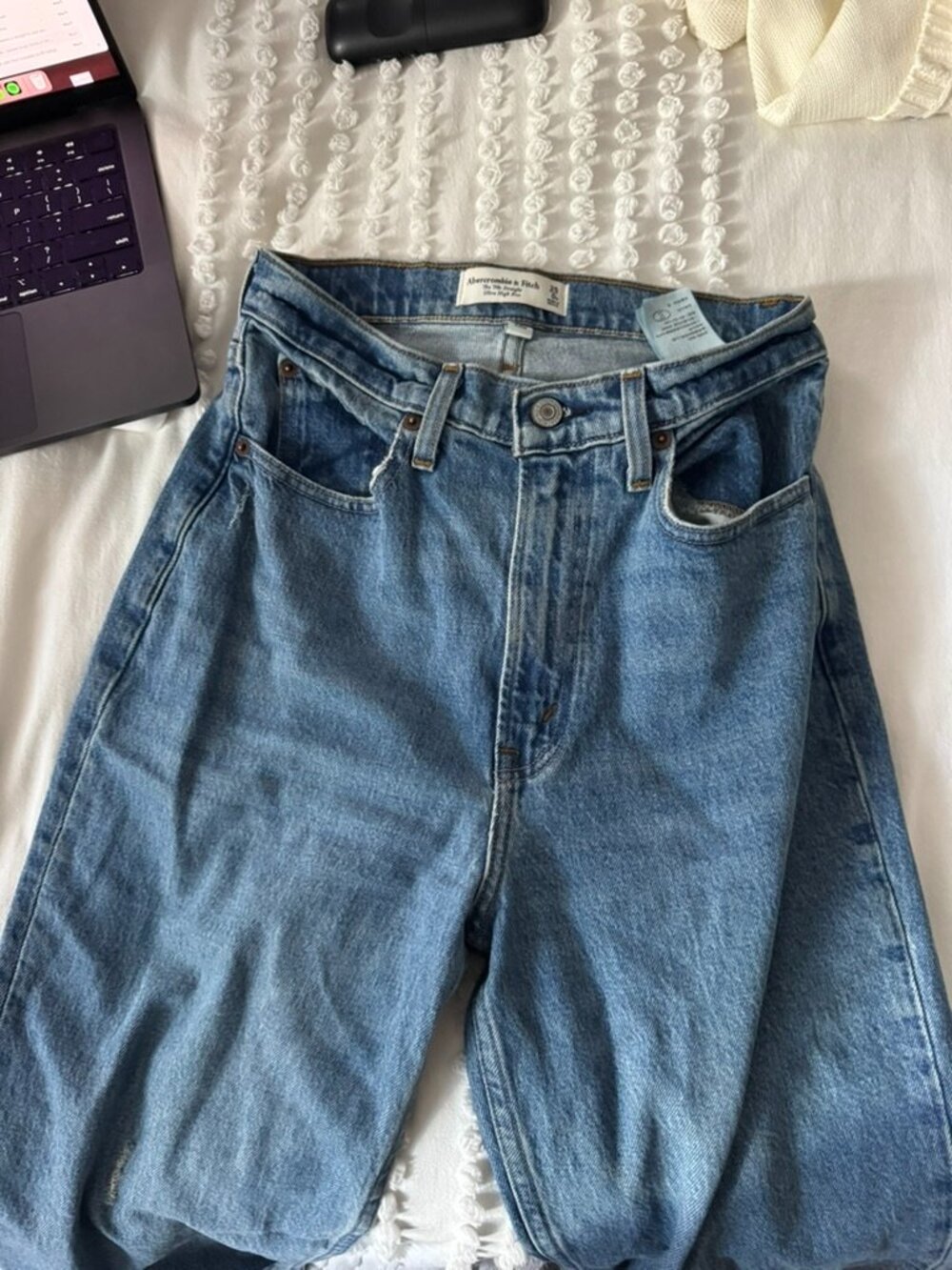 Abercrombie 90's Straight Ultra High Rise